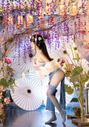 美女秘书的目的_4K免费在线播放